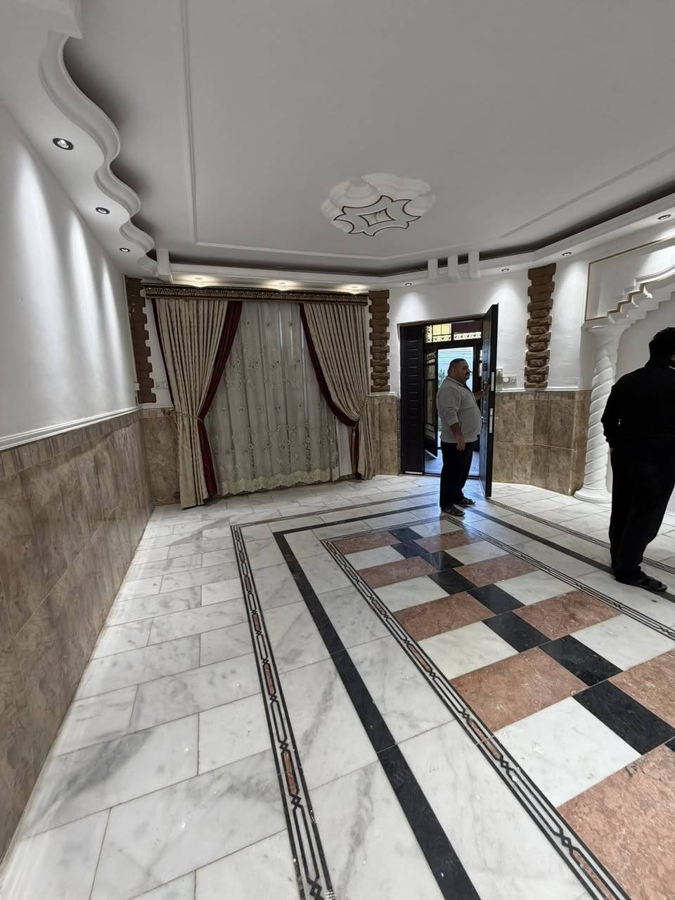 ⭕ الايجار ...الايجار ...   

 دار ( طابق ارضي )
 
يحتوي :: كراج  و مطبخ واستقبال وهول وصحيات غرف  نوم 

المساحه ١٥٠  متر  مربع ::

الموقع ::   بستان الحلو      
        
   التفاصيل اكثر راسلني ((((🏢

#موقع_مميز_جدا🏢🏢  🧿🧿🧿))))  للاستفســــــار مراسلــة الصفحــة او زيارة  📍مكتب عشتار للعقار📍 الكائن في الحلــــة - حي الحسين او الاتصــــــال علــــى              ☎️***********اتصال+ واتس ♻️لمن يرغب في عرض عقار   طابو صرف او زراعي او تجاري للبيع او التأجير يرجئ مراسلتنا او الاتصال ع الرقم ♻️‏‪#موقع_مميز_جدا🏢🏢 #اكسبلور #ترند #عقار#
