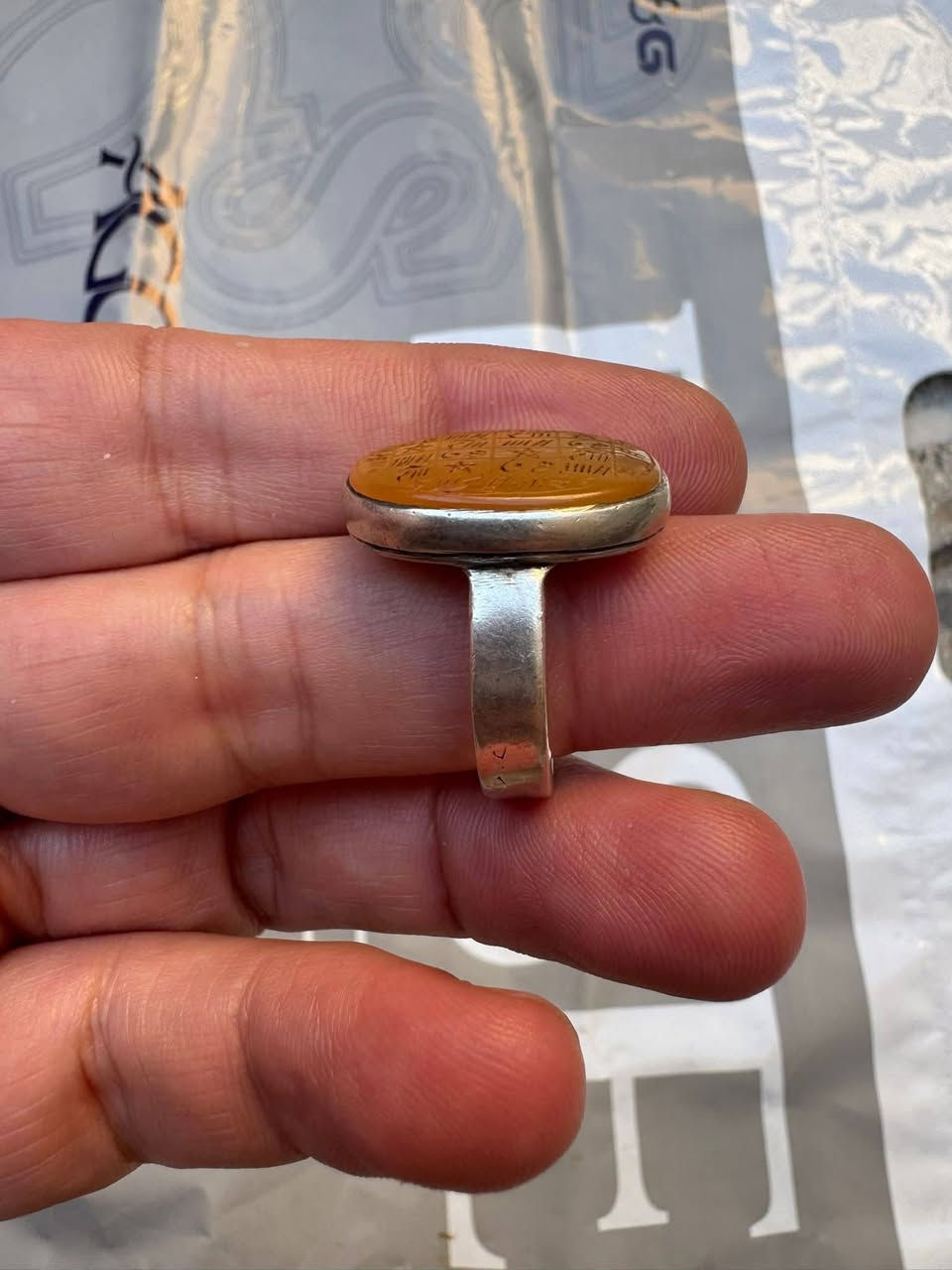 يماني اصفر مخطوط الحرز المسبع وطلسم شرف الشمس
السعر 90 الف 
***********
الامين الثانيه يوجد توصيل 
قياس 23
