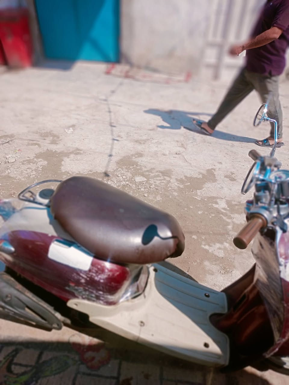 السلام عليكم دراجه للبيع كلاسيك نظيفه عاوز بس باتريد نقره السعر 250 وبيها مجال عنوان 
مدينه الصدر ***********
