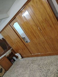 غرفة خشب • ما مستعملة • للبيع