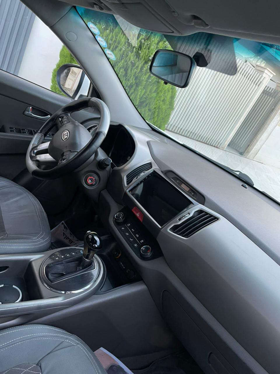 kia sportage 2011
بێ بویاخ 2 تعدیل هەیە 
فول فول پانوراما 
گێر بەشەرت  
مەکینە کرایتەوە 
770 هزار غرامەی لەسەرە 
نرخی 125
ژمارە موبایل ***********
شوێن هەولیر اكر, نينوى
