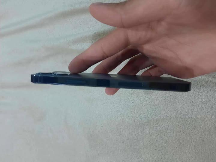 السلام عليكم.
ايفون 12 برو للبيع 
ذاكرة 256
بطارية 75
نموذج mالامريكي الاصلي5G تك سيم 
الجهاز وضع شركة فطر ظهر مفطور 
مكاني ايسر الجامعة 
للاستفسار ***********

