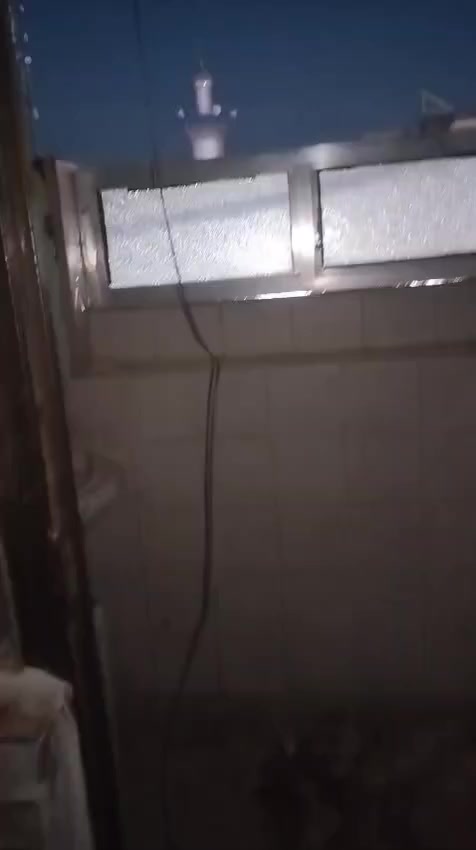 شقة للجار تجارية علشارع حي لحر مقابيل جامع مداللة اجارهة ٣٥٠ قفل للستفسار مكتب السيد للعقار تواصل واتساب ***********
