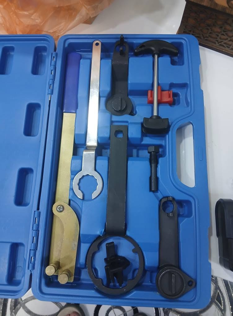 طقم أدوات لتوقيت محرك البنزين، مصممة خصيصًا لمحركات سلسلة VAG EA211 (1.0L، 1.2L، 1.4L، 1.6L TSI/TFSI/FSI).تستخدم الأدوات لقفل عمود الكامات والعمود المرفقي لضمان ضبط التوقيت بدقة أثناء تغيير حزام التوقيت.تتوافق مع العديد من سيارات مجموعة فولكس فاجن، بما في ذلك فولكس فاجن جولف VII، وأودي A3، وسيات ليون، وسكودا أوكتافيا.تتضمن المجموعة عادةً أدوات مثل دبابيس تثبيت العمود المرفقي وقوافل عمود الكامات.
انطي سعر وبالعافية بغداد, العراق


**إذا كنت صاحب هذا الإعلان وتريد حذفه لأي سبب، رجاءا أرسل رسالة إلى الدعم الفني**