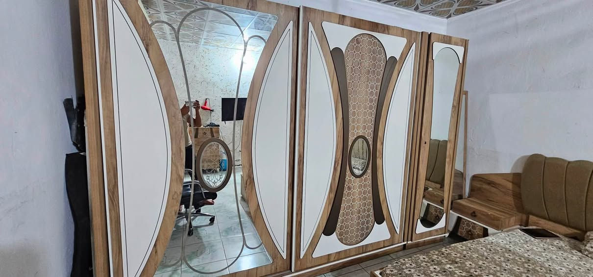 غرفه نوم تركي 10 قطع 
مشترينها ب 2 ونص 
هسه السعر 750 و بي مجال 
دلي عباس شارع شروين مقابل دكتور قيس
***********

