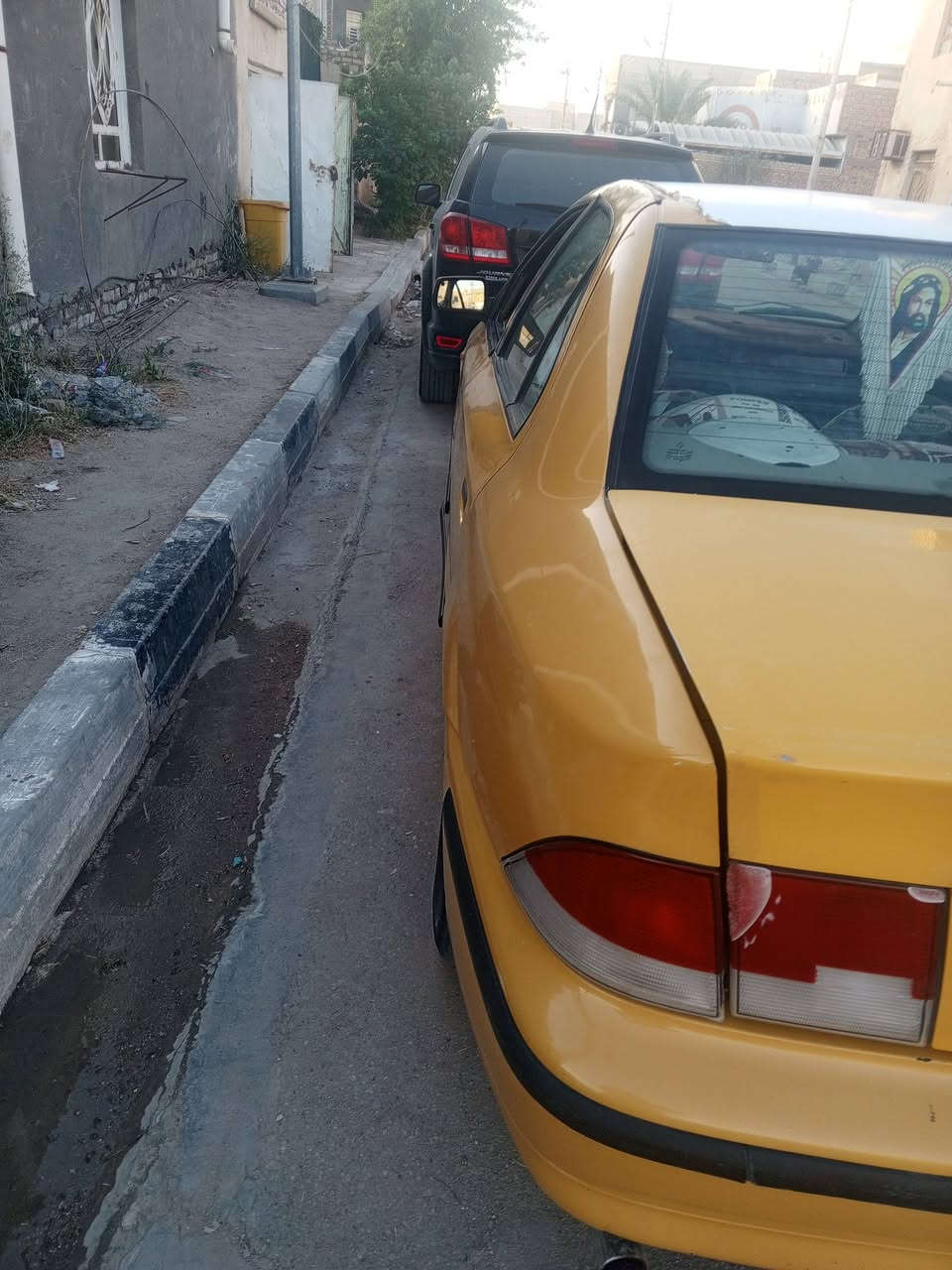 سلام عليكم سمند موديل 11سيارة رقم نكليزي مدور ثاني يوم بيهة نوقص خفيفة ماتكلفك ورقة مكينة كير كفالة تراي وين مي عجبك روح مكنهة نايمين رية مركز 24وبيهة مجال حك جية ***********تبريد شغال بس الفان بي ضعف
