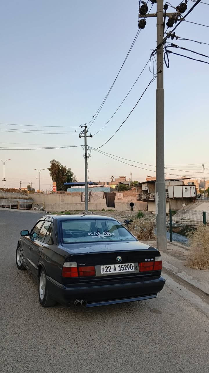 Bmw 1991 525i
گير عادي 
كشنات كهرباء
كشنات جلد
تبريد ثلج
دعاميه الاماميه والخلفيه M5
 صبغ عام للجماليه بس من جهه السكن بيها حادث خفيف 
 رقم اربيل سنويه ورقم جديد
بسمي شرط تحويل بي 4اوراق غرامه ينزل من سعره سعر سياره 52ورقه بي مجال مكان اربيل ***********
***********
