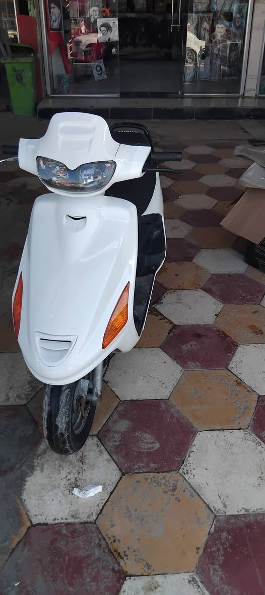 دراجه فحل حاويه برغي مافتوح بيهه صار شهرين من اخذتهه لبيع الديوانيه الدغاره ***********
