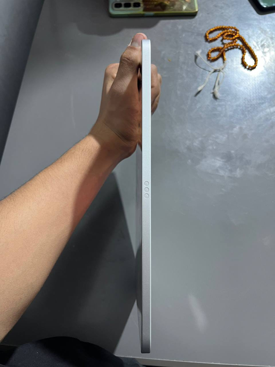 السلام عليكم ايباد 11 معالجa16  لون المرغوب ذاكره 128 بطاريه 100 مشحون42 مره نضيف بمعنه الكلمه بعده جديد كامل ملحقات صارلي فتره من اخذته رايده 435 وبي مجال  مكاني بصره حيانيه رقم ***********
