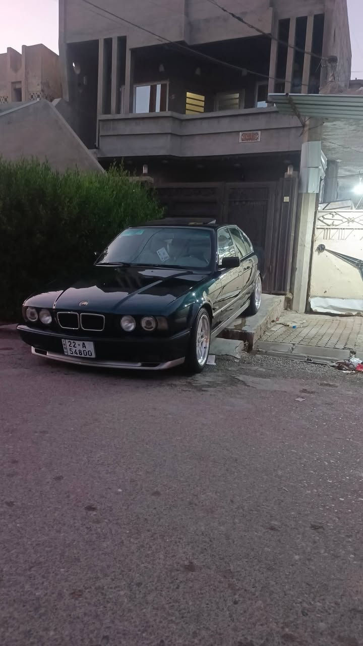 سلام عليكم بي إم 525 رقم أربيل فول مواصفات داخل أبيض ملكي كهرباء شرط تحويل سعر ٧٨ وبي مجال للشراي مكان سياره كركوك للستفار وتساب ***********
