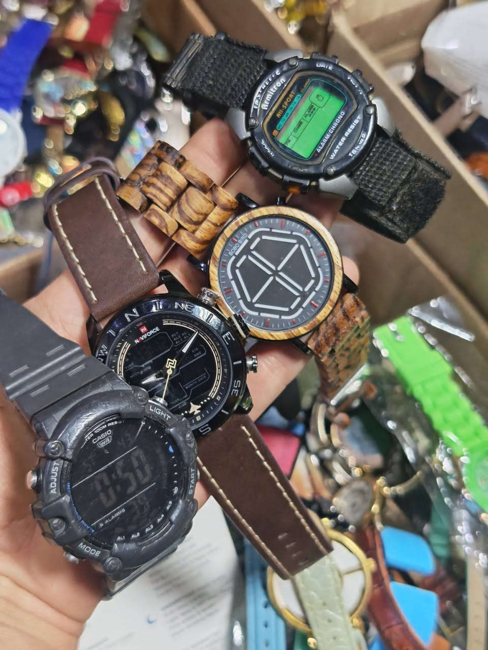 السلام عليكم ساعات رجالي نسائي باله امريكي اغلبيه اصلي وماركات معروفه تباع شلعه كامله
العدد 1300 قطعه 
الاغلبيه نسائي
***********
بغداد بوب الشام
