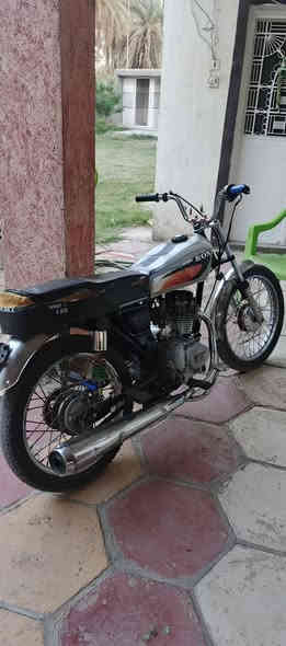 سلام عليكم دراجه هونداي ياباني للبيع خمسه كير اوراق اصولي مديل 2015 مكاني بابل مسيب السعر 275 اوبيها مجال او تحياتي رقمي ‏‪***********‬‏
