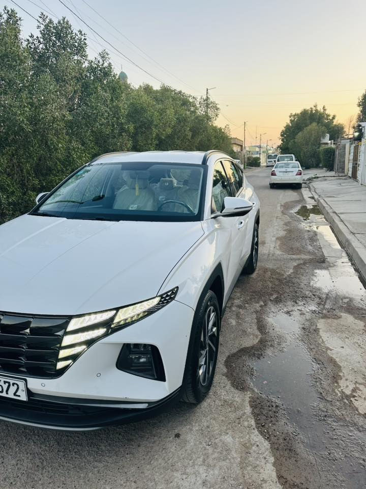 هونداي توسان 2024 خليجي 

ماشيه40 الف ومكفوله من الصبغ والتبديل والبارد وعدا كم رصعه خفيفه بالبنيد والقماره 

مرقم بغداد الرقم الدولي الجديد 

قماره حديد 

بصمه تشغيل 

كراسي كهرباء 

داخل ابيض 

شاحن موبايل 

حساس امامي وخلفي 

لد نهاري 

لايت عدسه زينون 

بك لايت لد 

تبريد خلفي 

منافذ شحن 

تحكم استيرن كامل 

مري شفط ميموري 

السياره جديده ومكفوله من  كير ومحرك 

ورايدها 205$

الاتصال ***********

بغداد
