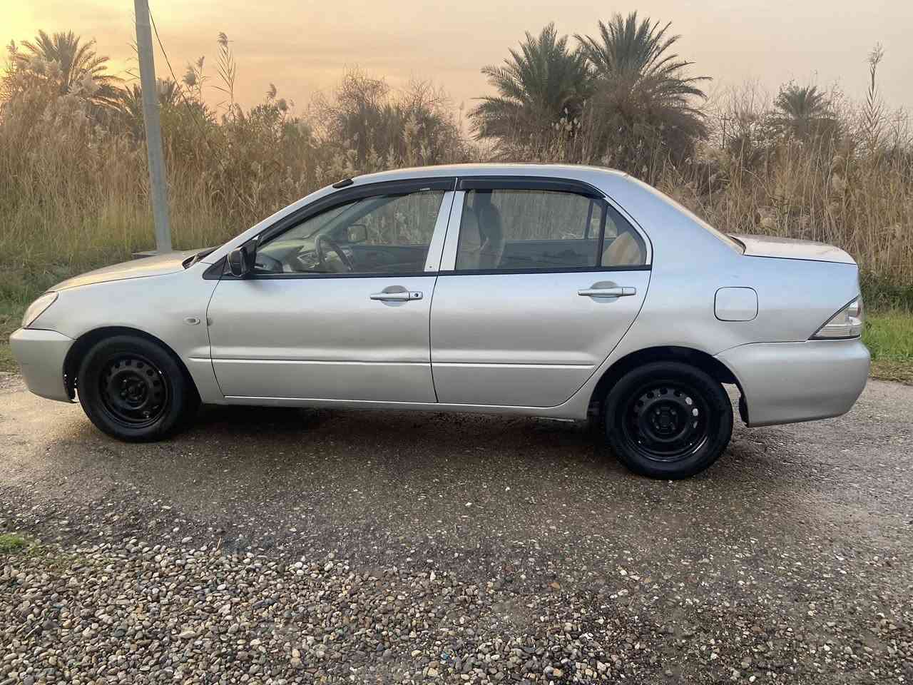 السلام عليكم لانسر 2004 مال مزاد بيهة صبغ حزام وطخة بسيطة بل جاملغ الامامي سيارة جاهزة وشغالة *********** مكان ديالى شهربان
