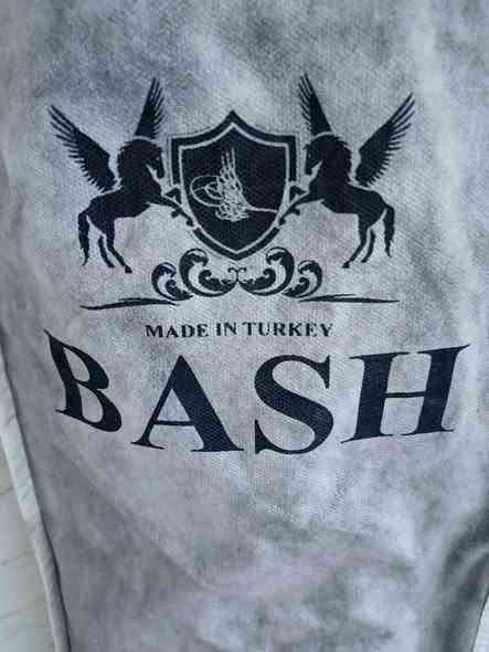 سلام عليكم بدله رسميه عدد ثنين قياس 48وقياس 46 البدله 3قطع صناعة تركيا سعر الوحده 40 اللون نيلي اتصال ***********
