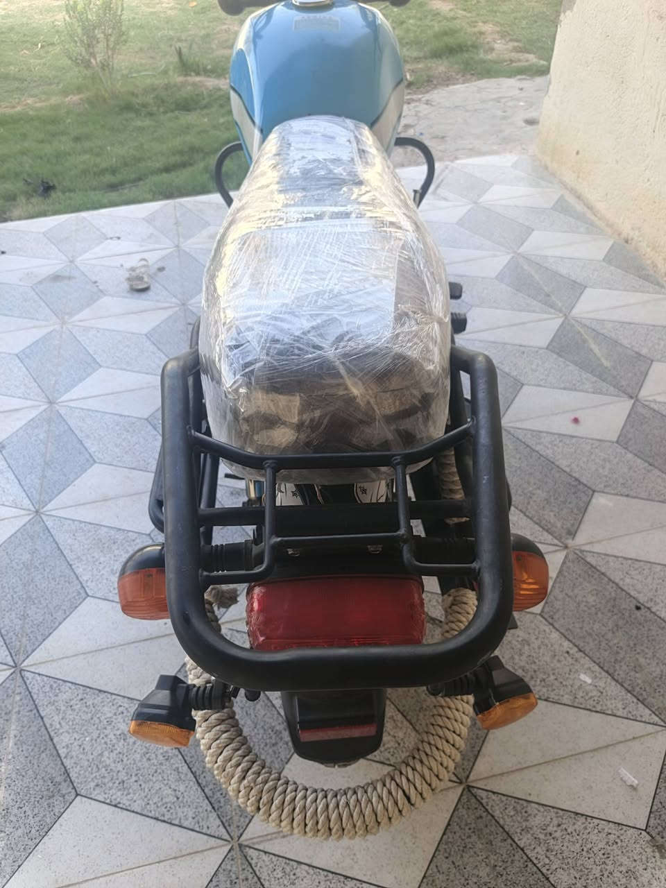 السلام عليكم دراجه دايون للبيع مديل 2023مكفوله كفاله عامه اي نقص مابيه اوراق اصولي ورقه وكيل مداور بسمك مكان بابل الشوملي شراي يخابرني بيه خير ويدلل ***********
