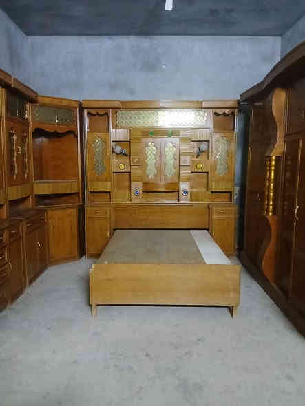 سلام عليكم غرف نوم هودج اربعينه قطعتين ام دكن خشب صاج اصلي حطاطه استخدام قليل عنوان الرمانة البعبيد 
***********
