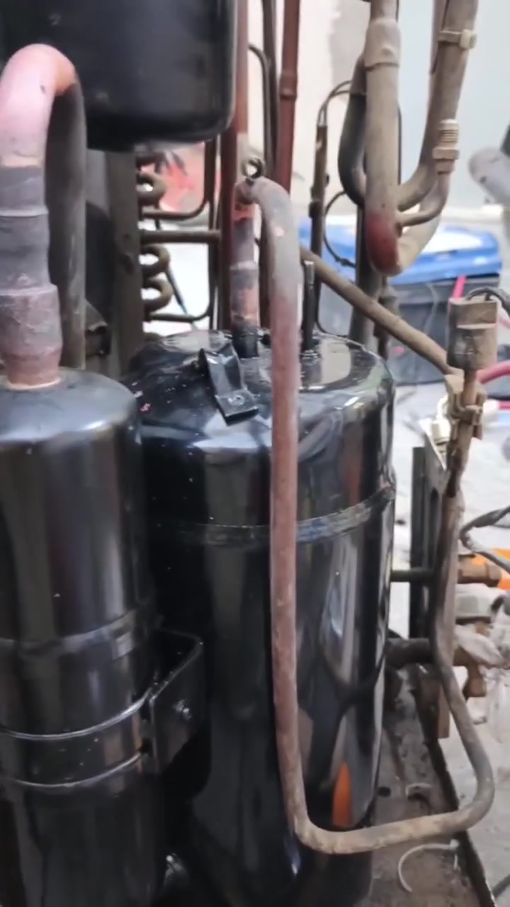 ياالله خير على جميع/اليوم تم تبديل الضاغط او البطل السبلت هاير غاز R22   قبل الشد فحص المبيريه وقبل الحيم الضاغط وغسل المنضومه بل كامل من الوساخ بمادة التوزن  وشده البطل مستبوشي نفس النوعيه الحمد الله شغلنه الجهاز خير من الله 
بسعار مناسبه
عدك اليك عدك بطل ضارب تريد تبدله 
عدك سبلت تنصيب مع ضمان العمل / عمل الفاكيوم 👷

يوجد غسل موقعي وتنزيل  البارد وغسل الحار شحن/الغاز A410/R22 بنواعة
 فتح من مكان الى مكان اخر 
غسل مكيف صيانة
صيانة بي اليك 
تبديل الضاغط 
ماعليك بس الاتصال ونجيك للبيت
بي وقت  العنوان ناصرية مركز  يوجد واتساب /***********

