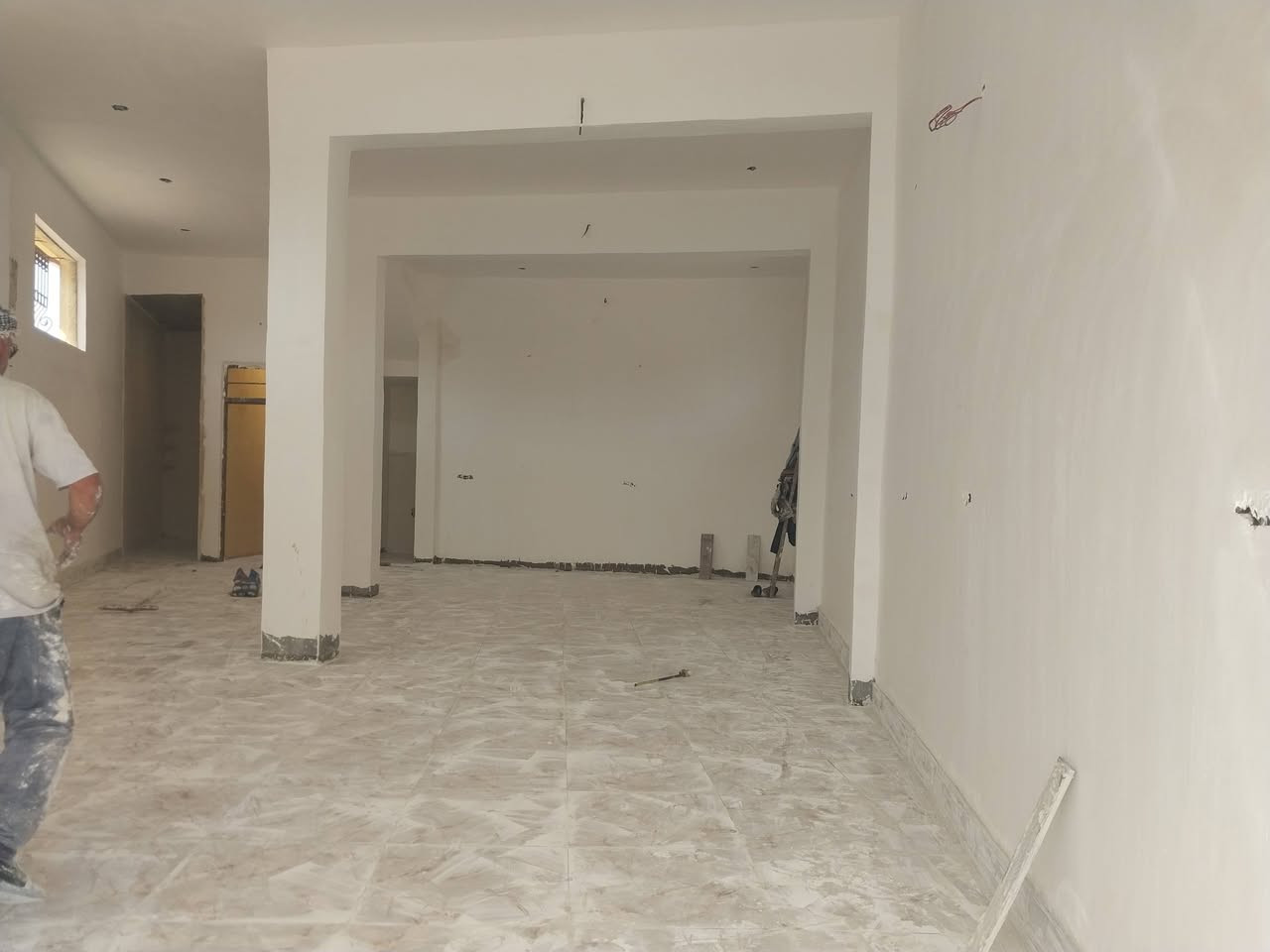 قاعه مخططه مشتمل م ١٠٠م
عل ٣شوارع ركن 
كوت الجديده جمعيه العمال 
***********
