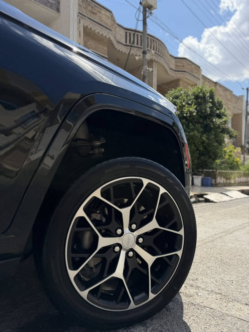 JeeP Summit 2023
وكالة هارلم اعلى مواصفات 1/1

عداد المسافات: 69000mi

المواصفات: فول مواصفات ١/١ 

سقف كنتارا (شامو)
ناظور ليلي (Night Periscure)
داتاشو (سرعة بل جام)
5كامرات (360درجة)
بردات جانبية بلادية
جكات 5 وضعيات
6سلندر (3.6)
بصمة
رادار امامي وخلفي وجانبي
بانوراما
كراسي جلد 
كراسي كهرباء
كراسي تدفئة-تبريد-مساج
كراسي خزن(ميموري)
تشغيل عن بعد
#شاشة كبيرة
#نظام_خرائط(نظام ملاحة)_Navigatio
#نظام_زاوية_التوجيه
شاشة عرض الاعطال
صندوك كهرباء 
استيرن كهرباء
استيرن تدفئة
شفتات كير بالاستيرن
نظام إطفاء المحرك فقط عند الوقوف واعادة تشغيل المحرك عند المشي AUTO START
نظام تزحلق
فور ويل
متعدد أنظمة القيادة (ثلجي, رمالي,طيني,صخري)
دبل كير(عادي+اوتوماتيك)
ناقل حركة ٨ نمر
نظام سبورت 
نضام اقتصادي ECO
دبل حساس(امامي+خلفي)
مري كهرباء (شفط) AUTO
#مري_قلاب
#مري_جانبي_تدفئة
#مرايا_جانبية_حساسة_للضباب_تعمل_تلقائياً وبعد هواية مواصفات ماتنذكر…

سيارة كفالة عامة جديدة

المكان اربيل للاستفسار :
***********
***********
