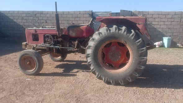 تركتر عنتر للبيع موديل 88حجم التركتر 71 تايرات جدد خلفي اثنين او واحد امامي جديد هودريليك سلف بور جديده شغال لايتات امامي واحد خلفي معه راديتر جديده التركتر بلادي شغاله اي خلل مابي معه سنويه جديده بأسمي تاريخ الانتهاء 2030 المكان  موصل بعشيقه قريه عمر قابجي الأتصال عله الرقم
***********
