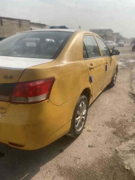 السلام عليكم سيارة بي واي دي جي 3 للبيع مديل 2013 سيارت جاهزه كير ومحرك مكفولات جدد ما يحتاجلها شي كبل للشارع رقم انكليزي مشروع وطني صدر جديد حداديه جديده تايرات نضيفات تحكمات مري كهربائيات فتحت سقف كلها شغاله مال جناي مابيها قطعه مبدله لو ضربه قويه فقط خياسات بل دواير ومعمرات ومصبوغات 
عارضها42 وبيها مجال
مكاني بغداد الدوره ابو دشير 
***********
