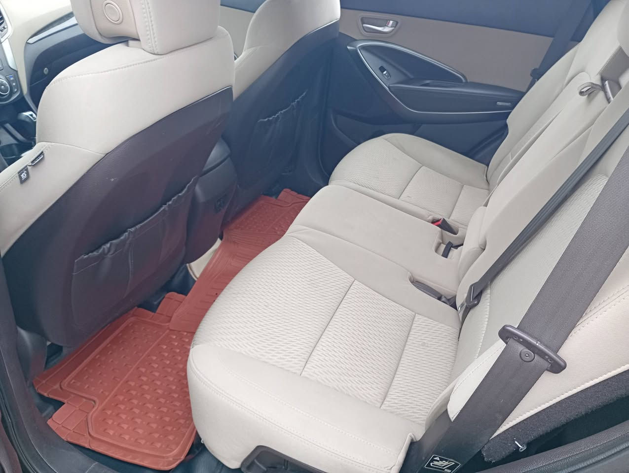 السلام عليكم للبيع سنتافي م2017 بيها جاملغ بونيد الباقي كفاله عامه من الشخط السيارة ماشيه 108 محرك وضع شركة كير صدر كهربائيات كله شرط السياره بيها تراي زيرو السعر 145 عنوان واسط الصويرة فلكه الزعيم ***********
