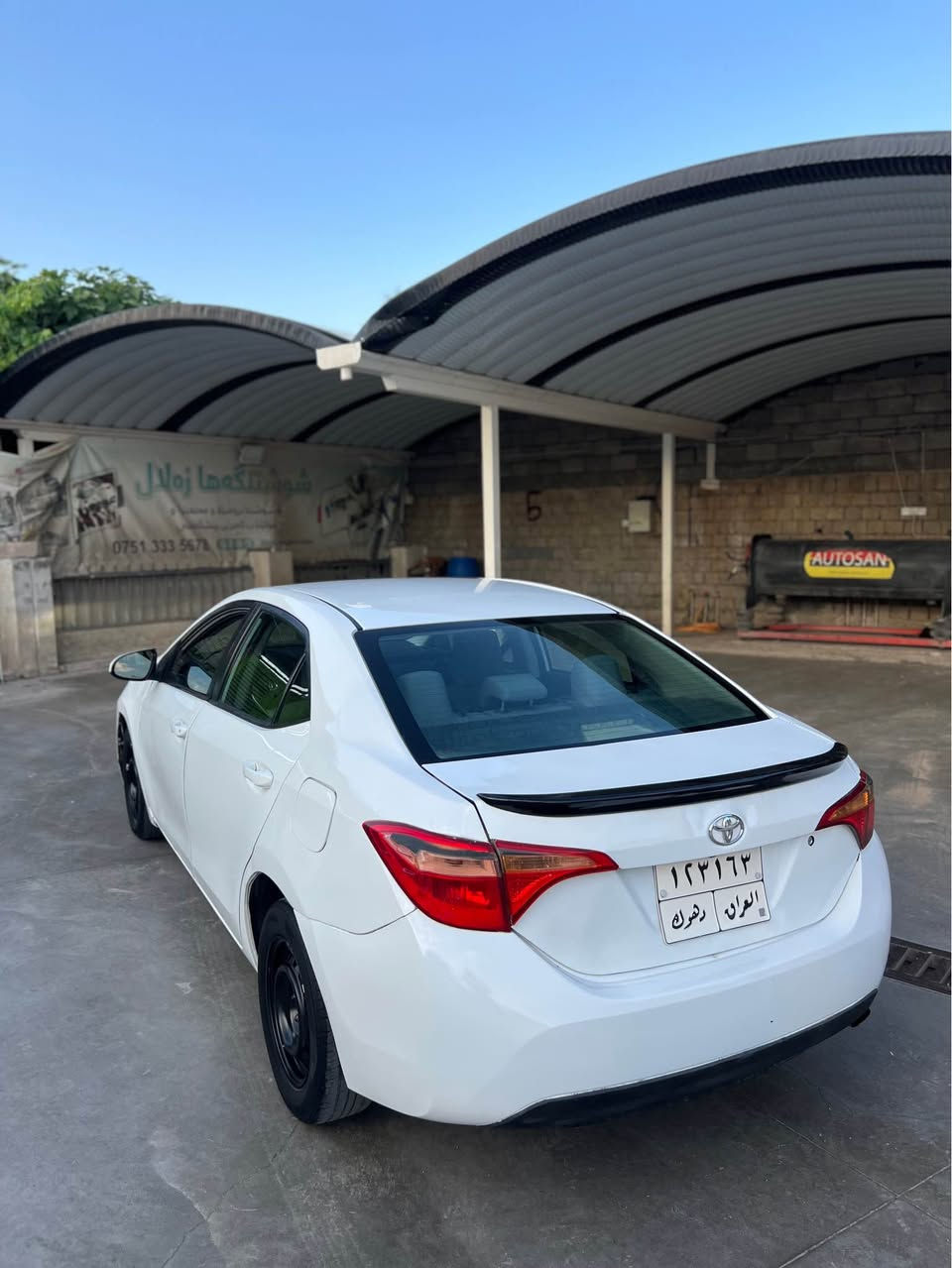 Toyota corolla 2017
***********
تویوتا کورولا ٢٠١٨«٧ مواسەفات le 
سپی بەفری تەنها ٦٠ هزار مایل رویشتوە بەرد رادار بیلاد بێ تەقەو رەقە گیر ئوتوماتیک سەیارە حیزام سبوخ نیە من بە حیزام دەفروشم 
*********** اكر, نينوى
