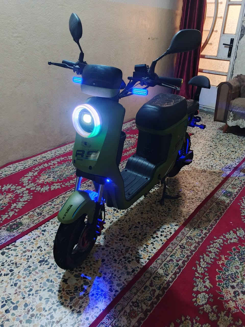 دراجه R9لبيع 2026دراجه نضيفه 5بطاريات و6حتياط دراجه شغاله و تمشي مكان بغداد ابو دشير السعر 450و به مجال الاستفسار ***********
