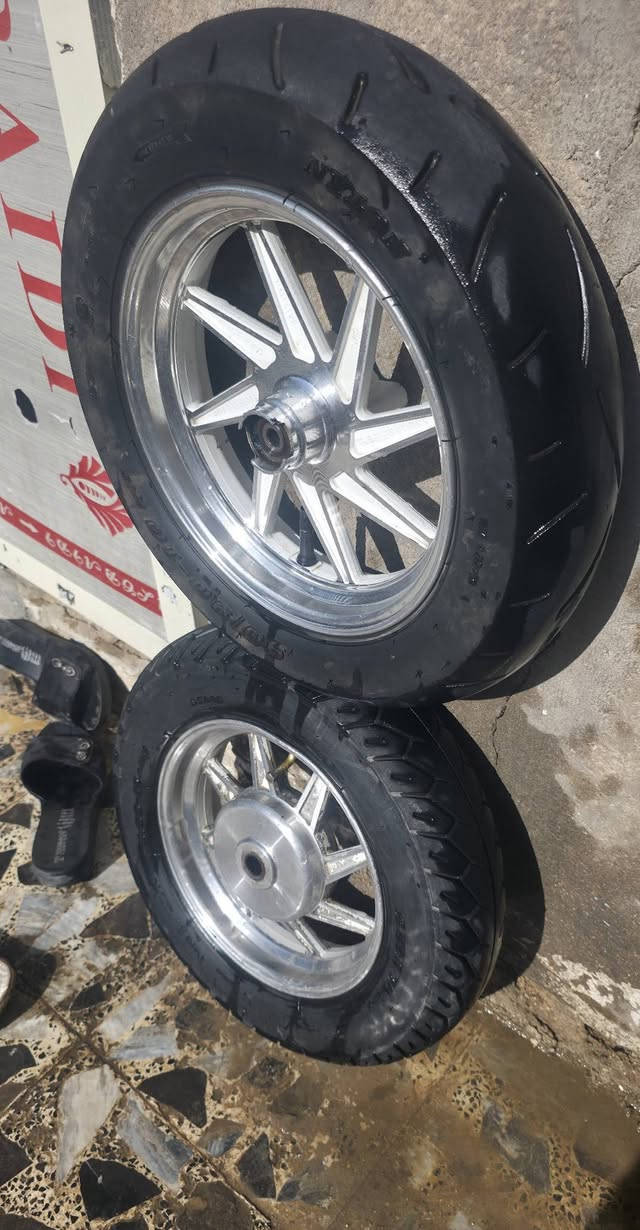 اويالة بحالة الوكالة هنة ولتايرات 60 الف مكاني مغربة ***********
