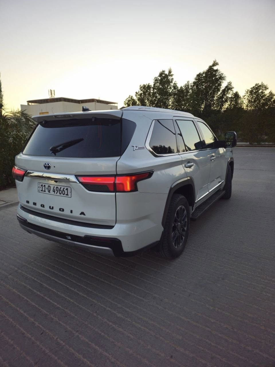 السلام عليكم  للبيع سيكويا
Toyota 
Sequoia TRD Hybrid
تويوتا - سيكويا لمتدد TRD هايبرد
* موديل2024 زيرو 
* المحرك : 3.5 ليتر ( 437 BHP )
* عدد اسطوانات : 6 ( سلندر )
المواصفات :-
- مثبت السرعة
- مقاعد كهربائية 
- مقاعد جلد
- مقاعد تدفئة و تبريد
- فتحه سقف
- عدد المقاعد 7
- الويل قياس 20 انج المميز
- صندوق كهربائية
- نظام المكابح المانعة للانغلاق ABS
- نظام قفل العجلات
- أنوار LED أمامية
- كاميرا 360 درجة
ماشية 14الفkm يعني زيرو
- نظام مراقبة ضغط الإطارات
- ابل كار بلاي و توصيل بلوتوث
- نظام صوت بريميوم
- وضعيات قيادة درايف مود سبورت يكو نورمال كونفورت 
- مرايه جانبيه كهربائي مميزه 
- الضرر بجم كبس سياره جديده الحادث باب وجاملغ فقط  يوجد قطع صبخ بسبب الخدوش فقط  
•    السعر460وبي جال
 رقم الهاتف ***********
