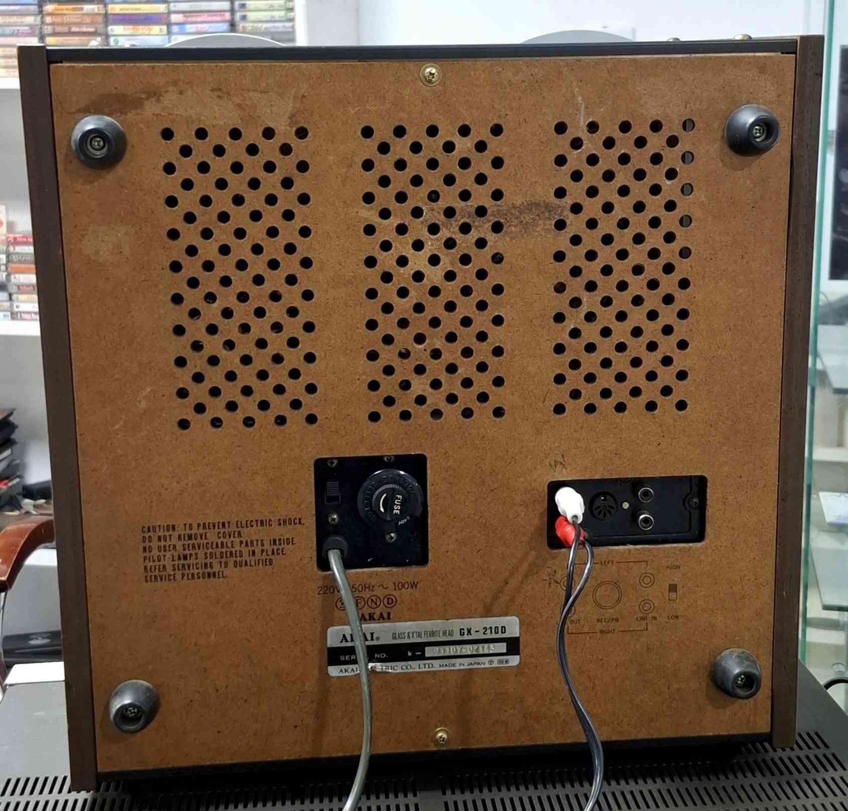 AKAI GX - 210 D AUTO REVERSE
تیب بكرة اكای 7 انج 
اوتو ریفیس - قلاب و 3 موتور 
نظیف جدا جدا 
مكانی اربیل 
توصیل موجود 
واتس اب / ***********
