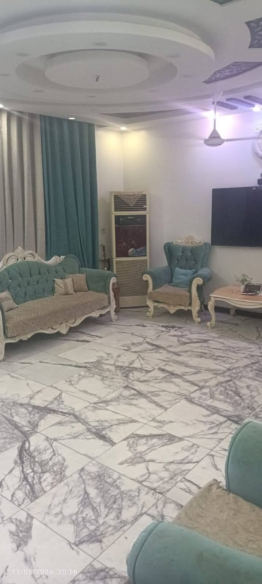 بيت للأيجار مؤثث كامل جيب ملابسك وسكن فقط..... المساحة
 250 م طابقين 4 غرف نوم مجهز اثاث كامل
 *********** مكتب المحنه 
اي استفسار راسل الصفحة او اتصال
