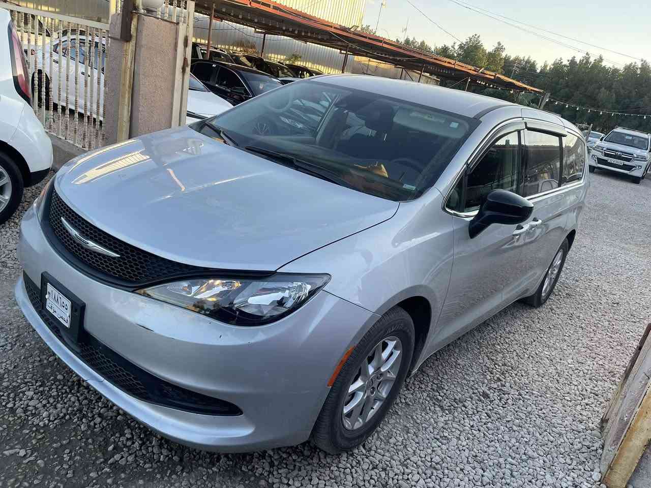 كلايسلر باسفيكا ( فيوجر ) 2024  بدون رقم 
فول مواصفات بدون فتحه 
بصمه 
ابواب كهرباء 
جنطه كهرباء 
شاشه كار بلي 
كشن كهرباء 
حادث فقط دعامية بدون ايرباك 
بيها جاملغ خلفي كلير امريكا 

السعر / 218$ ورقة  
معرض الليره لتجارة السيارات 
كربلاء - معارض حي الصناعي
***********
***********
