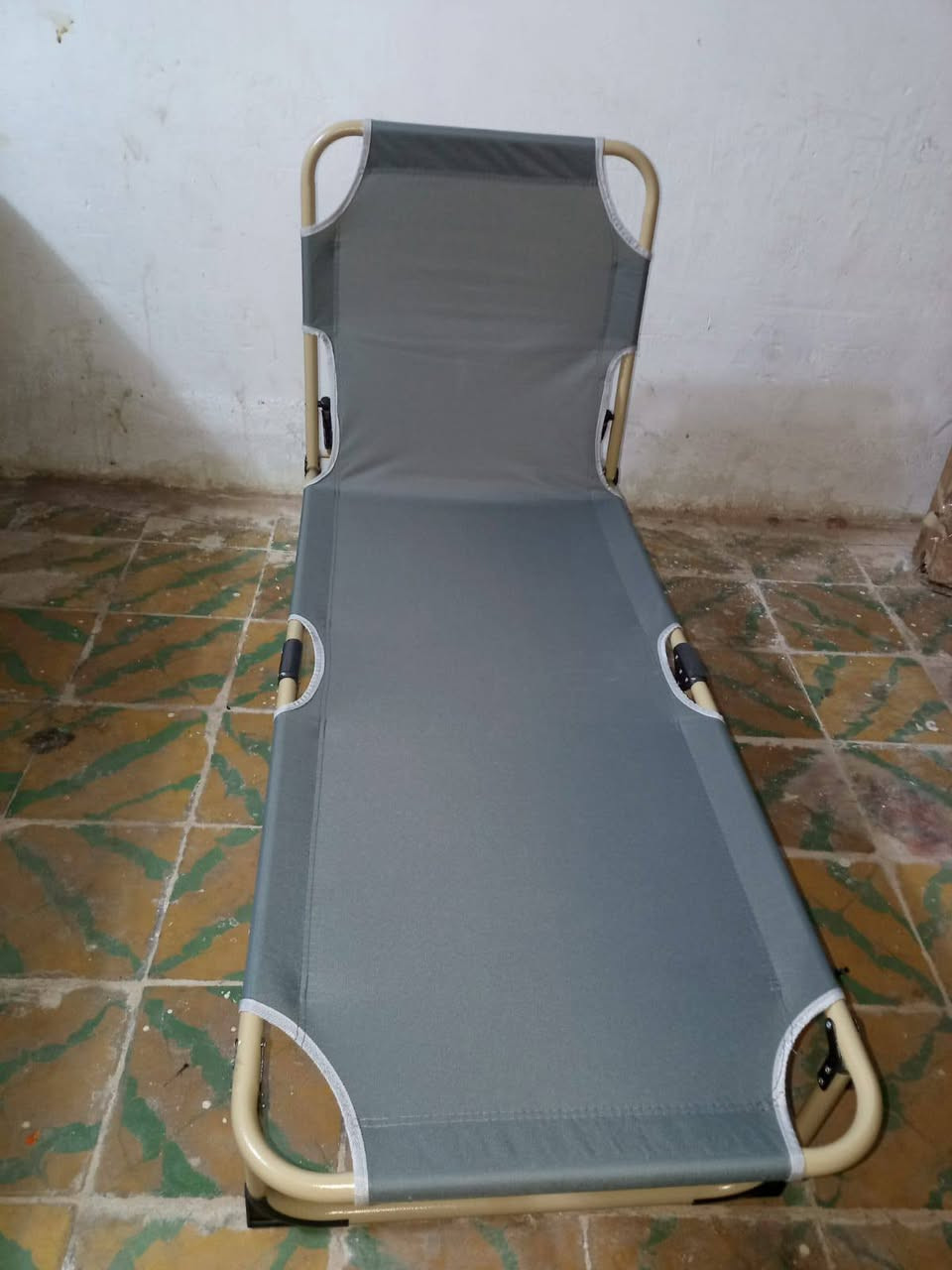 غراض تخيم كراسي عدد 3 وسديه عدد 3 انطي سعر وبل عافيه الحجز واس اب ***********
