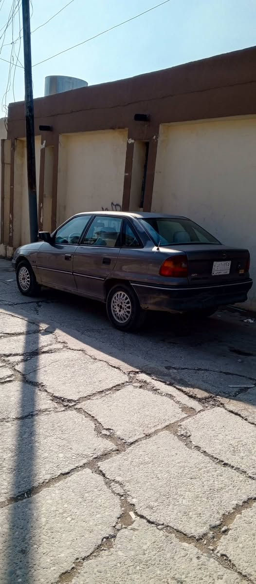 سلام عليكم استره موديل 93رقم الماني نينوى سياره فول موصفات عدا التنته محرك 20مال كصه السياره بدون ضرر على وضع الشركه قطعتين صبغ بس الموصفات كير اوتو جمات كهرب استيرن بور تحكم استيرن يعني يصعد او ينزل 
شاشا كمره طخم ياير جديد شرط التحويل التواصل عل رقم*********** مكان السياره موصل جديده
