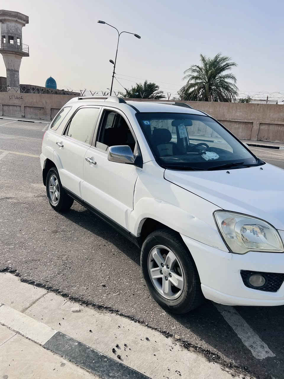كيه سبورتج 2009 محرك 2000دوش اللون ابيض سياره جاهزه محرك كير مكفوله من الكصه والنقل جثه بيه سونار مكان السياره بصره قضاء القرنه الرقم الهاتف ***********
