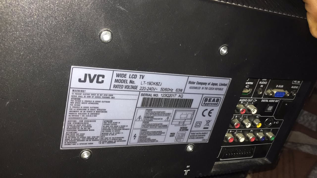 هذه الشاشة هي تلفزيون JVC من نوع LCD، وموديلها بالتحديد هو LT-19DK8ZJ.
توصيل أجهزة الستلايت الحديثة أو البلايستيشن.

​D-SUB (VGA): تقدرين تستخدميها كشاشة حاسبة (Monitor).

​منافذ AV و Component: (الفتحات الملونة) لتوصيل الأجهزة القديمة.

​SCART: المنفذ العريض الأسود بالأسفل.

​فتحة سماعات الرأس: موجودة من الجانب. سعره ما عرفه نطوني بيه سعر


**إذا كنت صاحب هذا الإعلان وتريد حذفه لأي سبب، رجاءا أرسل رسالة إلى الدعم الفني**