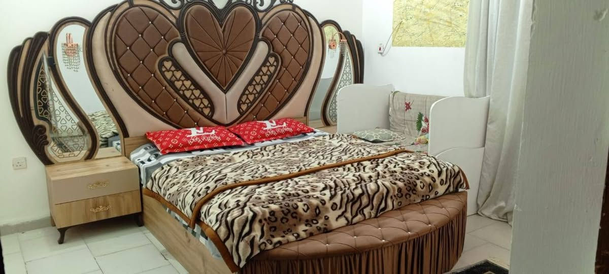 غرفة نوم للبيع ستعمال نضيف سعر ٥٠٠ الف وبيهه مجال *********** واتساب
