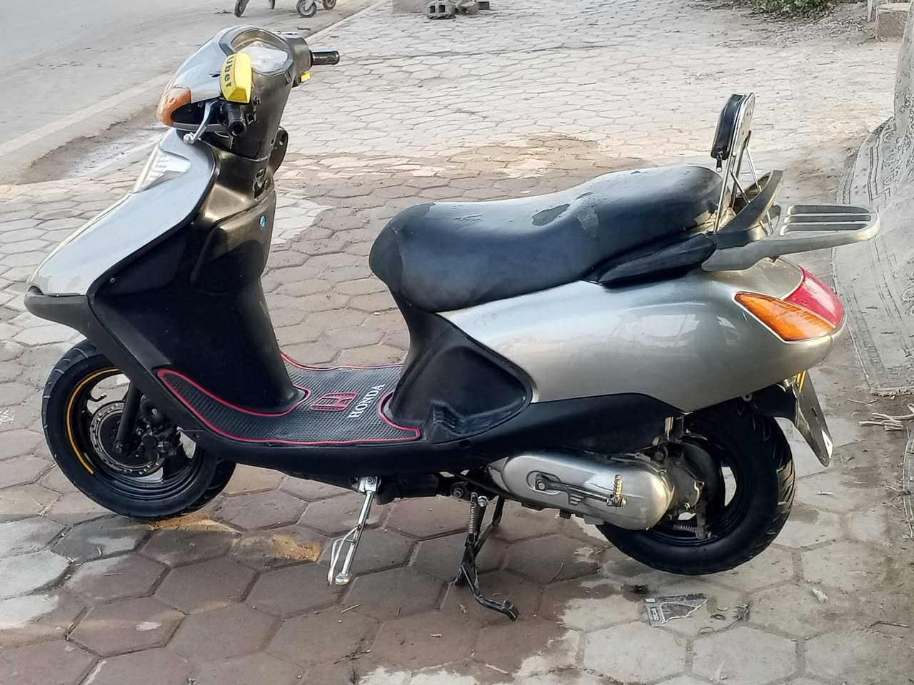 السلام عليكم ورحمه الله وبركاته درجة سبيسي ياباني نظيف للبيع دراجه جاهزه نضيفه جدا  والسعر 500وبيه مجال الاستفسار على هذا الرقم ***********
