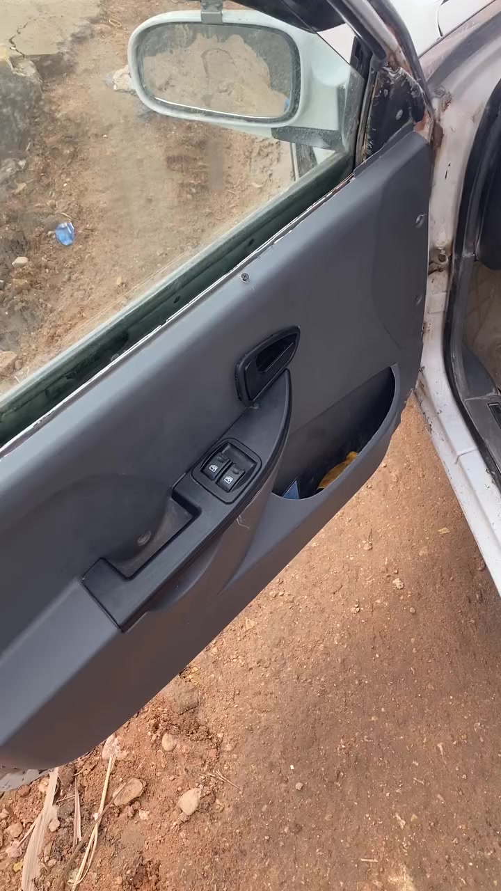 السلام عليكم سياره برنس فراشه
موديل 97  رقم انكليزي هزه بعدها ما صاقطه باسمي  سياره سنويه ل 2030 
 واتساب ***********
