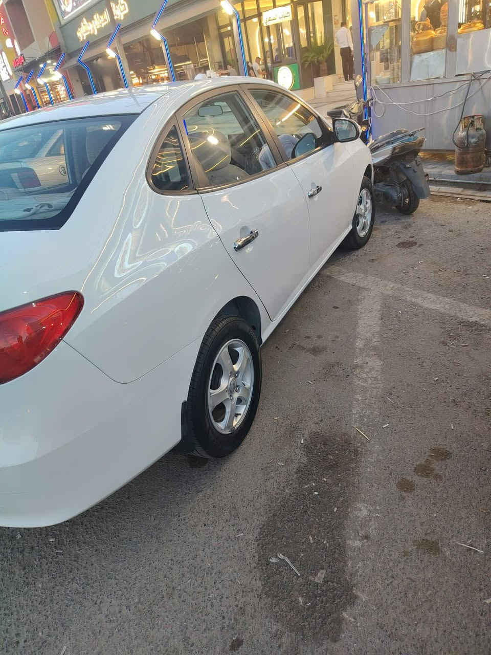 السلام عليكم انترا 2010 للبيع محرك گير شرط سيارة بدون ضربة دفتر بانزين بيها سنوية جديدة محرك 16 دگشن عالي تبريد شغال محرك مامفتوح سيارة بيها تعديل بارد جامرلغ الامامي شبرين فقط السعر 118بيه مجال شي قليل *********** وتساب فقط العنوان كركوك
