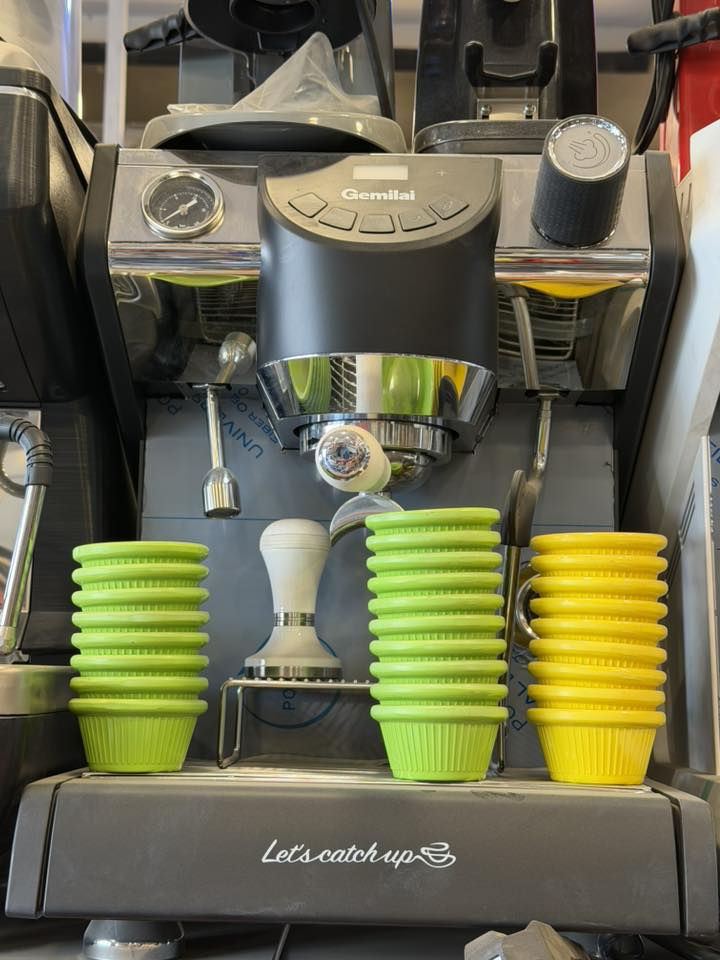 السلام عليكم  اسبريسو مشين ضغط بار 9 حقيقي يسمحلك تنزل شوت اسبريسو صحيح 
عصا ستيمر تخليك تطلع الاتيه مثل الكافيهات 
هاي المكينة اني مجربها باايدي 
يعني مو كلام تسويق 
تريد تربطها بموصلات ماء 
تريد تستخدم دبة ماء 
عداد ضغط 
عداد حرارة 
قياس البولتوفلتر 58 ستندر 
حنفية ماء ساخن للأمريكانوو
تكدر تستخدما بالبيت وتكدر تخليها بكافيه 
السعر 900 دولار حتى مااتعبكم واخليكم تسئلون تخيلت نفسي زبون وكتبت كل الاجابات الي تردوها 
المنشأ صيني . ممتاز جداً 
تكدر تتواصل وياي بالخاص 
والي يريد رقم تلفون. خلي يكتب بالتعليقات


**إذا كنت صاحب هذا الإعلان وتريد حذفه لأي سبب، رجاءا أرسل رسالة إلى الدعم الفني**