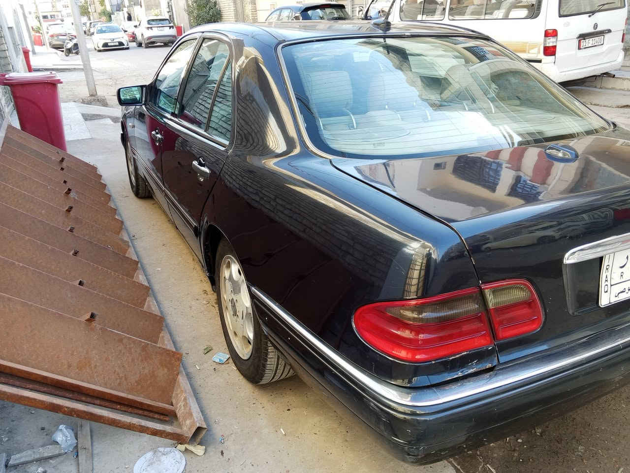 يا الله السلام عليكم ورحمه الله وبركاته
مارسيدس ام عيون موديل 1996 
فئة E300
محرك 6 سلندر 
كير D4     سبورت          مكينه وكير خير من الله 
رقم بغداد 
مرايات شفط 
كشنات جلد كهربائي 
دواخل نضيفه 
صدر جديد 

#مراوس فقط   بحوثيه قديم دبل قماره 

رقم واتساب *********** حيدر
