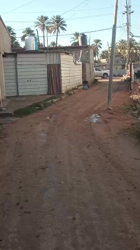 للبيع 522 متر تحت البناء 300 متر بشارع المدرسي يم مدرسه 14 تموز
يحتوي على استقبال وصاله ومطبخ حار ومطبخ بارد ومطبخ خارجي و4 غرف نوم وصحيات ومجمع صحيات داخليه وصحيات خارجيه وطارمه وقريب الشارع الرئيسي 

سند 25 ومكاتبه مع صاحب الأرض وقرار محكمه 

     *********** واتساب
