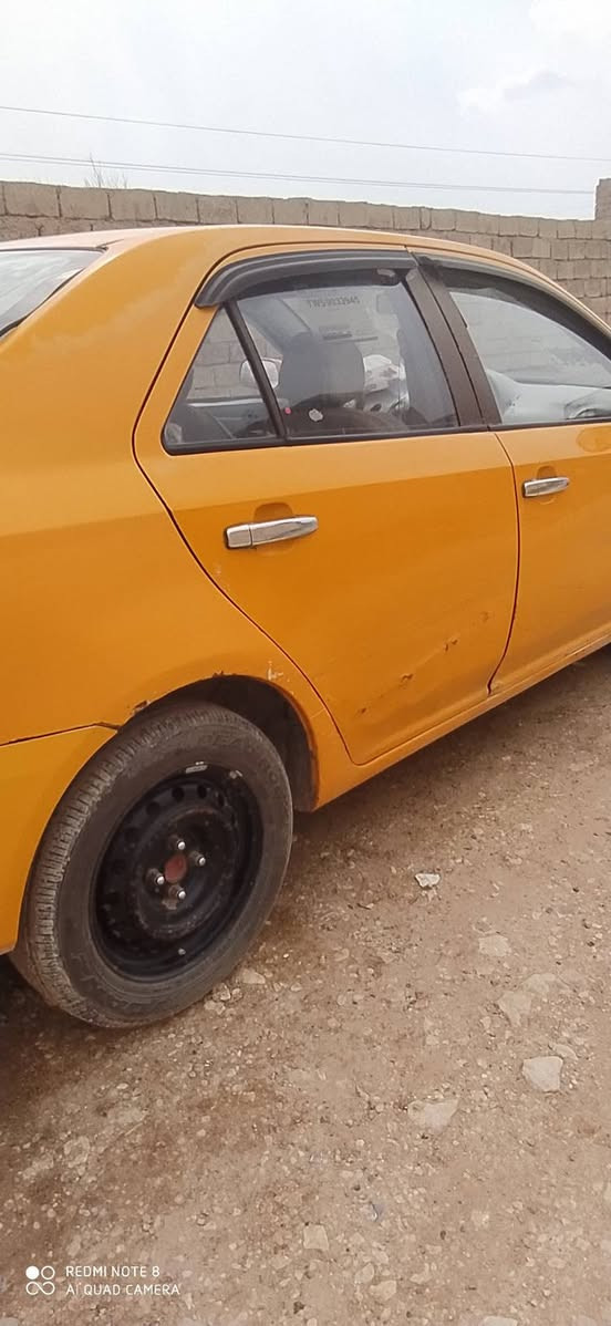 السلام عليكم . جيلي تكسي للبيع موديل 2011  توماتيك محرك كورلا يارس رقم بغداد مشروع وطني الشرعي بالموصل موجود كابون بانزين السنوية باقيله شهر تقريبا هيئة غرامة تاخده مصفرة 
السعر 35 بيه مجال  
رقم تلفون ***********
