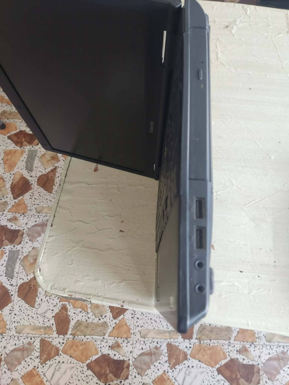 لابتوب توشيبا الياباني  كامل ملحقات رام 4  هارد 128GB وقابل للتطوير البطارية ساعتين ياخذك يشغل العاب خفيفة ومتوسطة وتكدر تتصفح وتدرس بيها بالراحة يجي وياه برامج اوفيس كامل مدفوع  الشاشة 15 وياه شاحن الاصلي وماوس
سعر 75 قفل اي خلل رجعه


**إذا كنت صاحب هذا الإعلان وتريد حذفه لأي سبب، رجاءا أرسل رسالة إلى الدعم الفني**