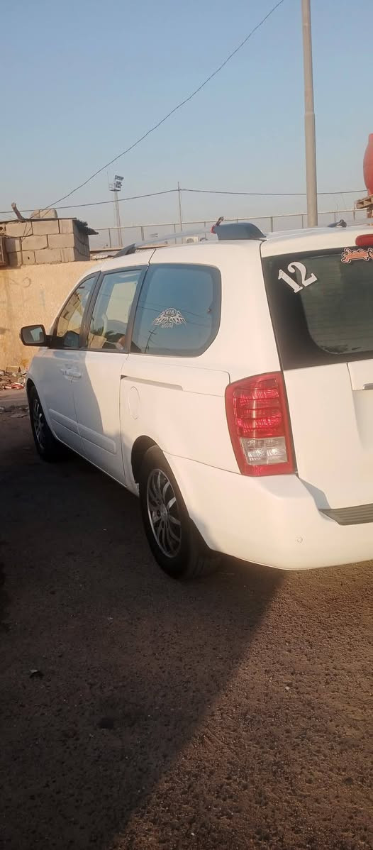 السلام عليكم كيا سيدونا موديل 2012 وارد امريكي حادث صندوق فقط رقم انگليزي او الدولي اجره بغداد بسمي 
تحويل ثاني يوم مصفرى هيئه وضريبه 
حداده جديده 
تايرات جديده صار 20يوم من تخمته
لايت عالي وناصي زينون 
سكن زينون 
دواخل جلد عسلي 
تبريد شغال ثلج 
بيبان كهرباء 
شاشه + تحكم ستيرن شغالات 
كامره خلفيه + مري سقف هم شغالات2
ويل كب 4 
گزوز جديد 
مكينه وكير خير من الله 
خطها الحالي سفوان ساحة سعد 
السعر المطلوب 165 وبيه مجال حگ الجيه 
اخوان الله يرحم والديكم المو شراي لا يتصل ويتعب روحه ولايزعجنه السوك كلشي بيه وللعلم المجال كلش قليل 
*********** ابوعلي
