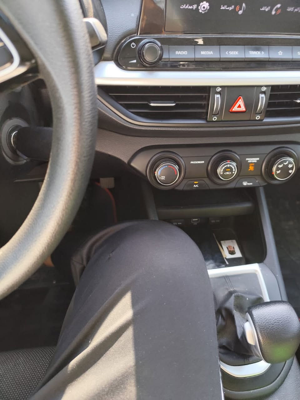 السلام عليكم كيا فورتي وارد امريكي السياره باسمي السعر 125 وبيه مجال كما موضح بلصوره الحادث مصبوغ بيه بنيد وجاملغ والقماره راجعه بارد بدون صبغ 
موجده بالبلديات 
السياره سويج بصمه 
ويل كب 
تحكمات استير
مكينه دوش 2000 
رادار امامي 
اشاير مري يعني رادر 
هيتر مري 
كشنات عاديه
حساست خلفيه
كامره 
***********
