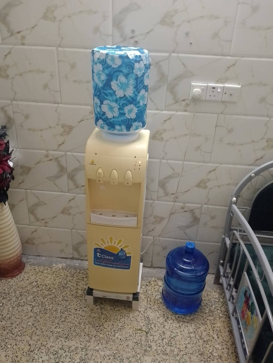 جرباية طفل+دوشك سبرنك تفصال60
مبرده الوان 100 الف + قاعدتها 25
براد ماء + قاعده + دبات 2 جدد 65 
صوبه نفطيه 25
زرعات زينه 3 قطع 20 
كرسي طفل دب جديد 15 
ميز 10 
واذا شلع اداريك بالسعر
العنوان البلديات مقابل الامن العامه 
*********** متوفر واتساب
